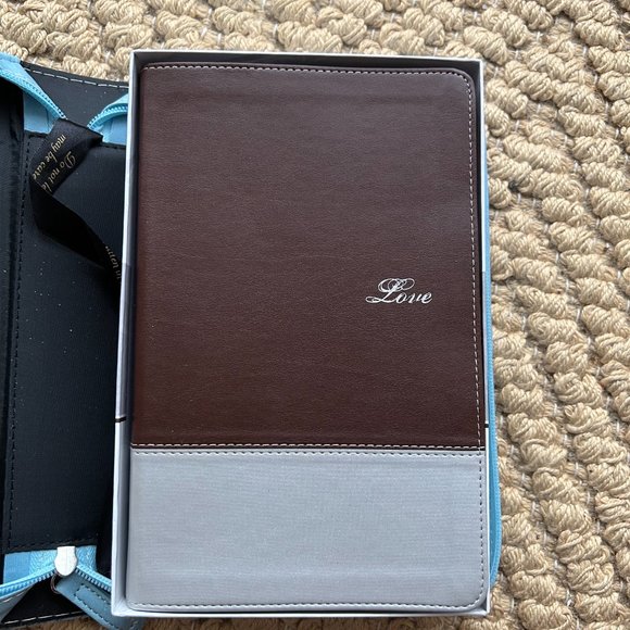 *Brand New* Couples' Devotional Bible - Picture 4 of 4